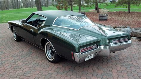 Buick Riviera split rear window